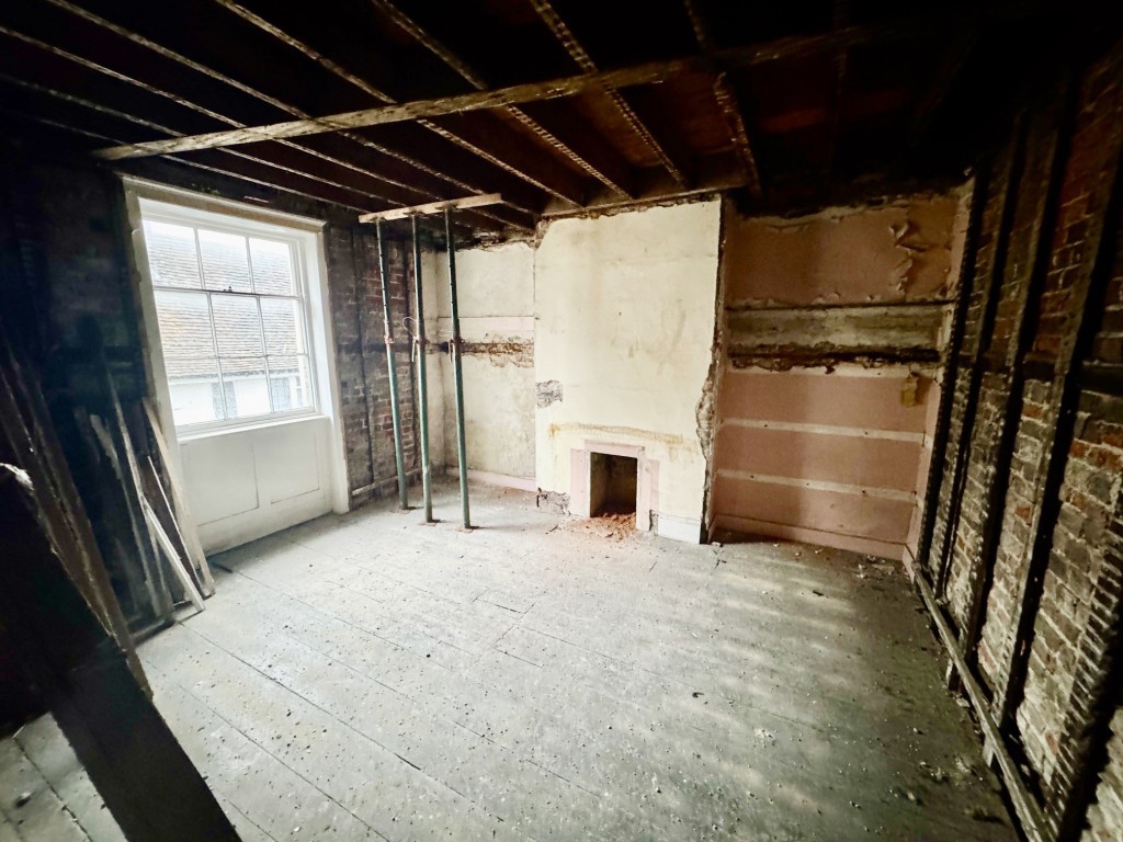 Lot: 60 - DOUBLE FRONTED PERIOD BUILDING IN CITY LOCATION - First floor room 1